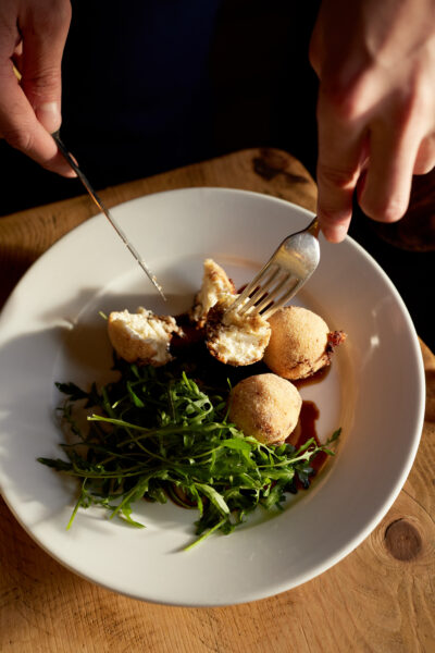cosy pub food near salisbury wiltshire
